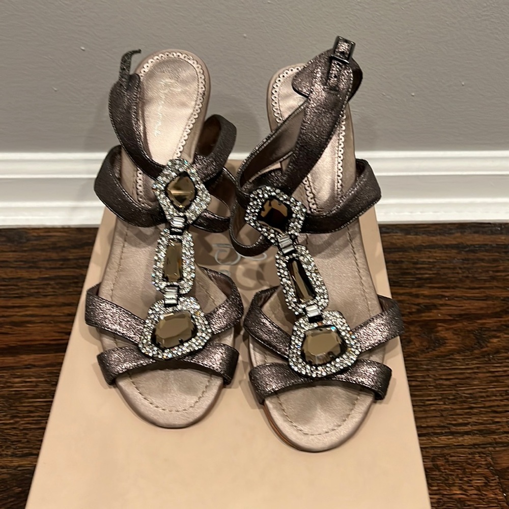 BOURNE pewter suede size 9 sandals.  Chunky stones.